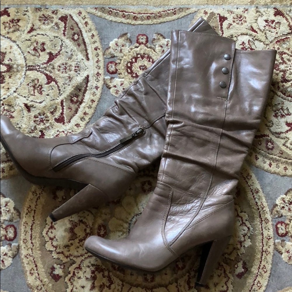 Guess tan boots